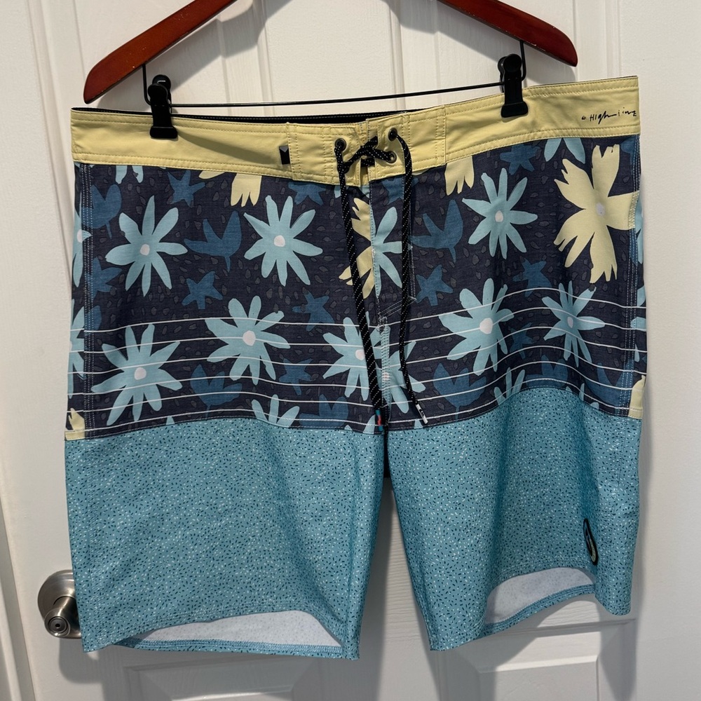 Mens Quiksilver Floral Swim Board Shorts Yellow and Blue Size 38